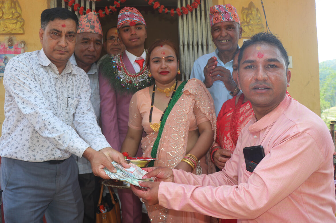 ब्रतबन्धमा मन्दिरलाई नगद दान