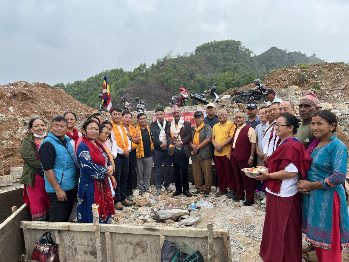 एक्ले डाँडामा बुद्धको प्रतिमा