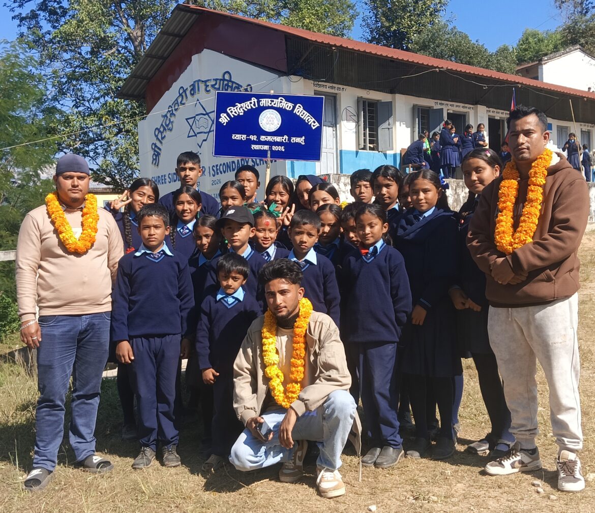 सिद्धेश्वरीका विद्यार्थीलाई स्वीटर