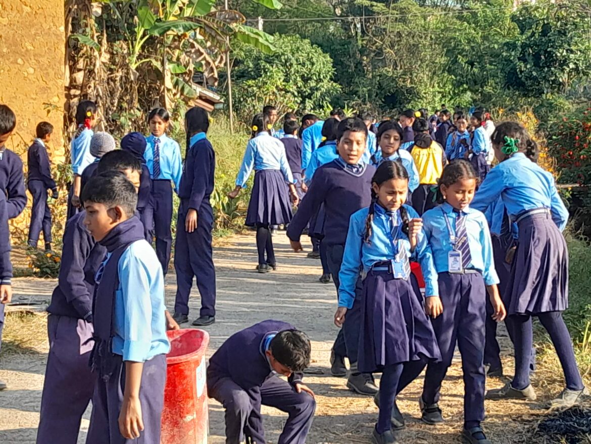 सरसफाइमा जुट्दै बालबालिका