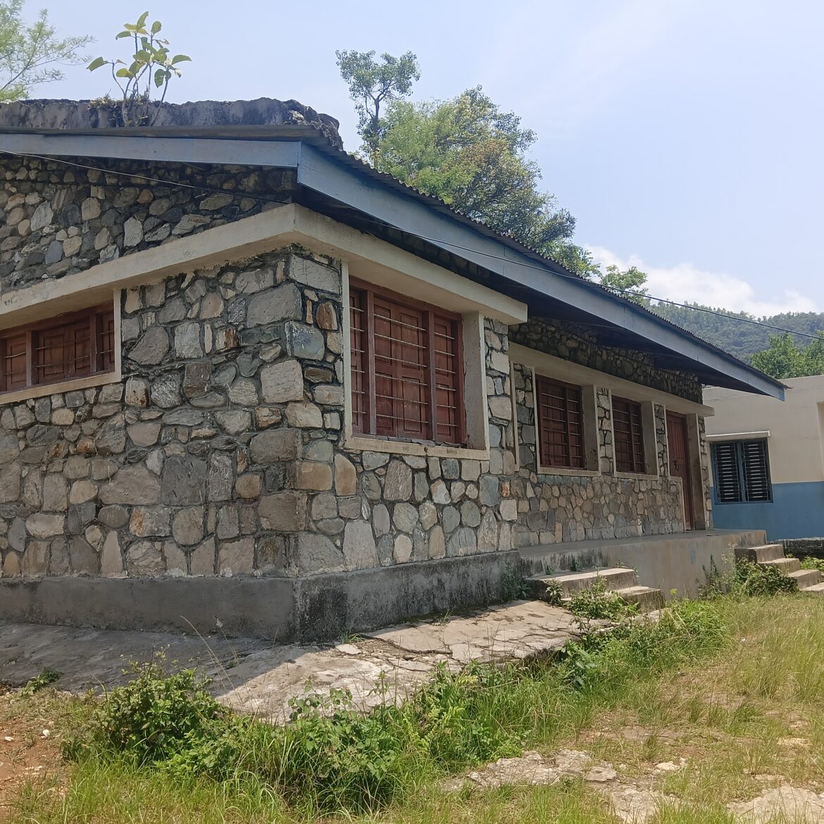 हटे स्रोत केन्द्र, घटे तालिम केन्द्र